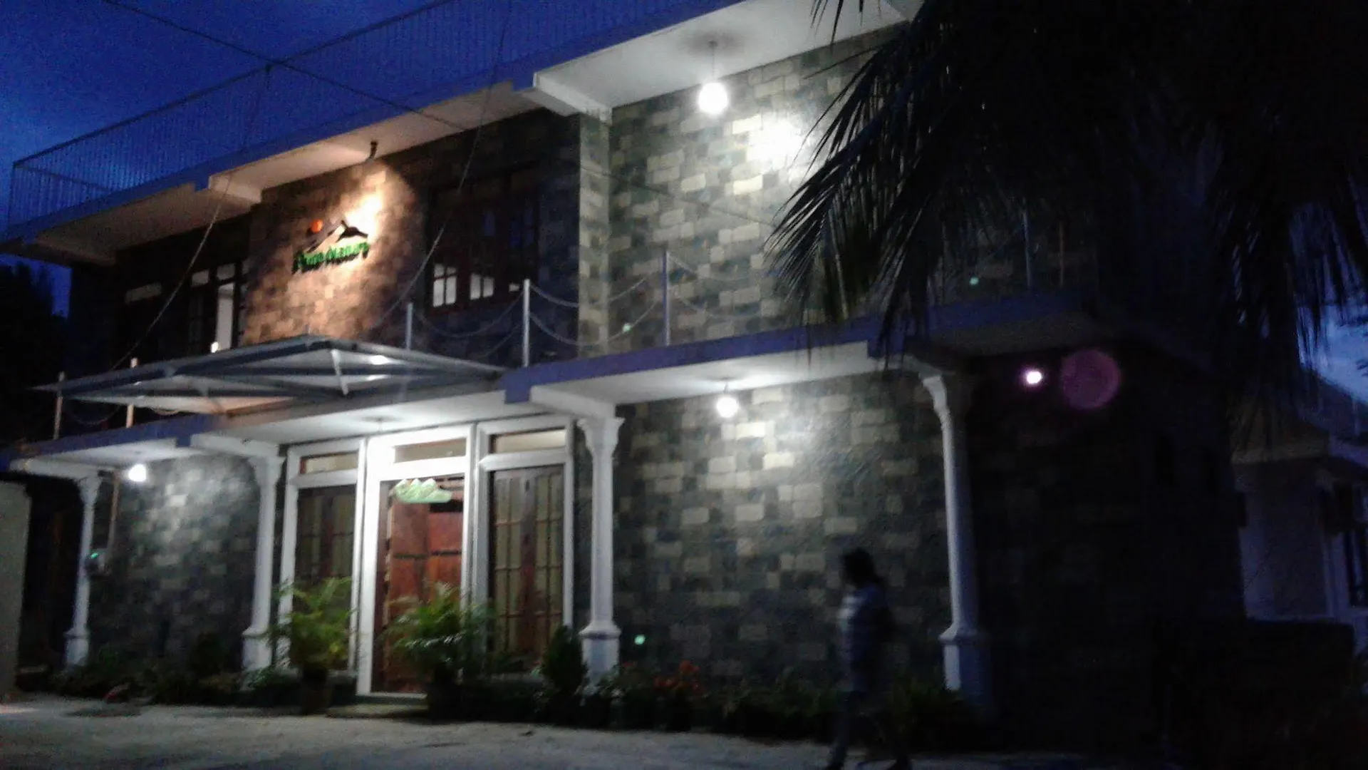 康提纯天然酒店 酒店